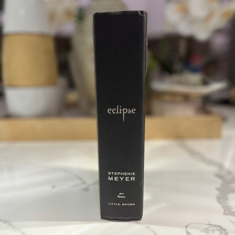 First Edition Eclipse Hardcover Book by Stephenie Meyer. - Picture 9 of 9